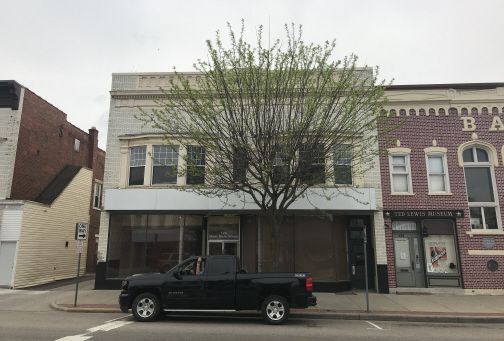 RESTAURANT/BAR/BREWERY ON MAIN STREET, CIRCLEVILLE: 129 W Main St, Circleville, OH 43113